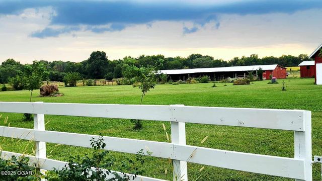 173 Highway 7, Girard, KS 66743