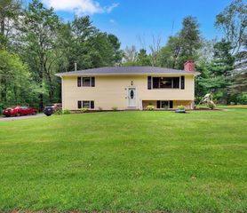 16 Fuller Rd, Sutton, MA 01590