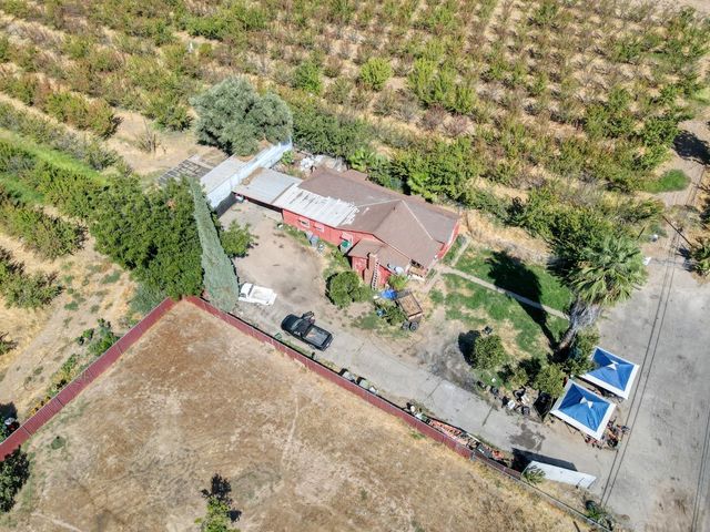 2209 N Marks Avenue, Fresno, CA 93722