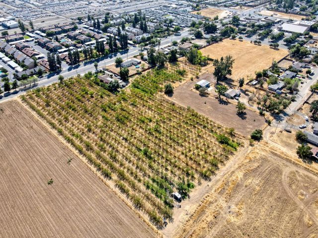 2209 N Marks Avenue, Fresno, CA 93722