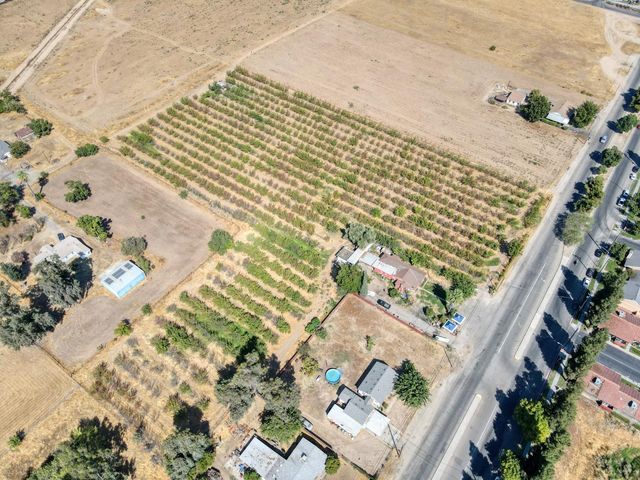 2209 N Marks Avenue, Fresno, CA 93722