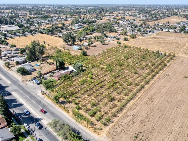 2209 N Marks Avenue, Fresno, CA 93722