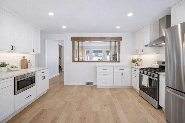 6104 Water STREET, Burlington, WI 53105