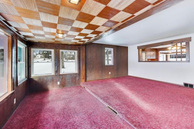 6104 Water STREET, Burlington, WI 53105