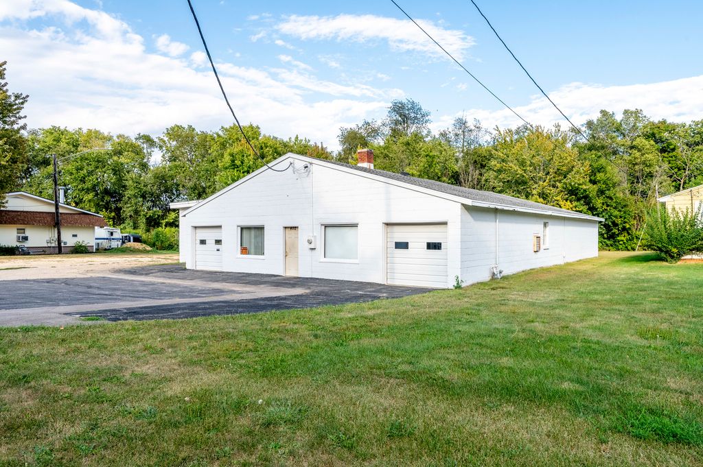 402 E Il Route 64, Mount Morris, IL 61054