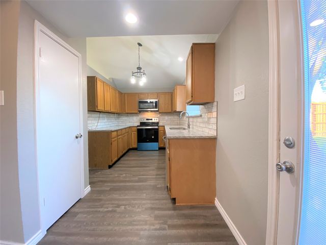 4010 Drakestone Avenue, Rowlett, TX 75088