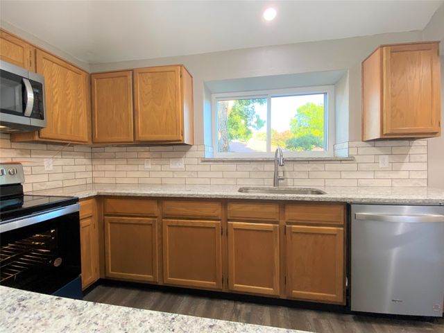 4010 Drakestone Avenue, Rowlett, TX 75088