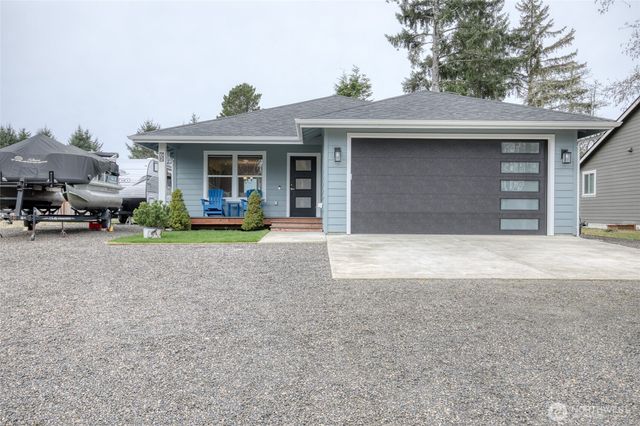 725 Wood Duck Avenue SE, Ocean Shores, WA 98569