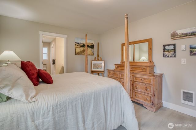 725 Wood Duck Avenue SE, Ocean Shores, WA 98569