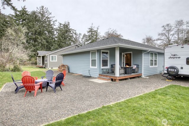 725 Wood Duck Avenue SE, Ocean Shores, WA 98569