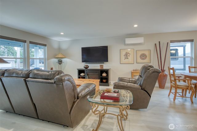 725 Wood Duck Avenue SE, Ocean Shores, WA 98569