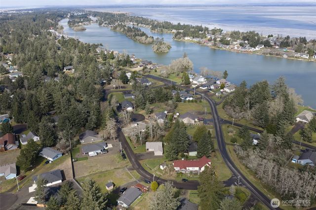 725 Wood Duck Avenue SE, Ocean Shores, WA 98569