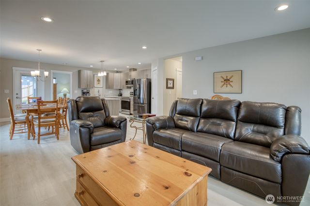 725 Wood Duck Avenue SE, Ocean Shores, WA 98569