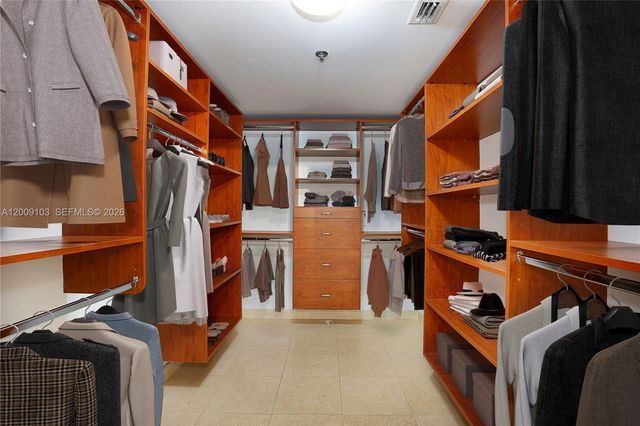 1200 Brickell Bay Dr 1614, Miami, FL 33131