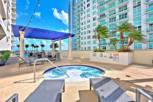 1200 Brickell Bay Dr 1614, Miami, FL 33131