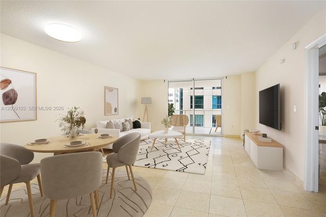 1200 Brickell Bay Dr 1614, Miami, FL 33131