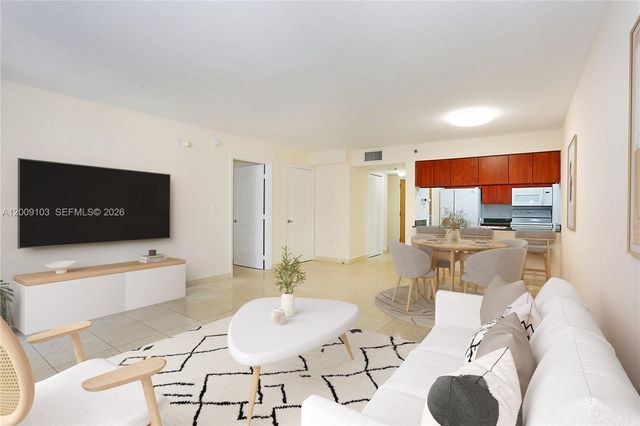 1200 Brickell Bay Dr 1614, Miami, FL 33131