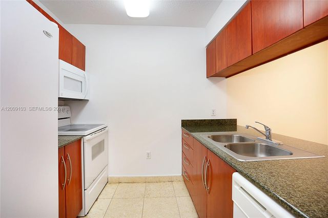 1200 Brickell Bay Dr 1614, Miami, FL 33131