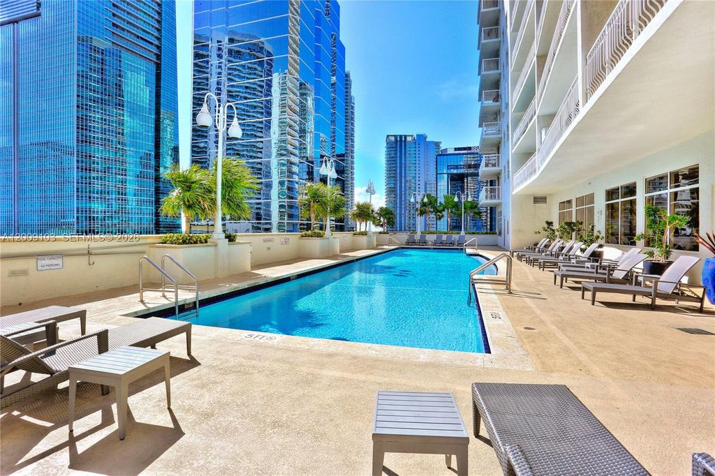1200 Brickell Bay Dr 1614, Miami, FL 33131