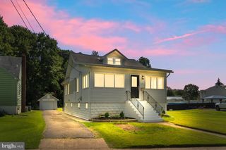 220 S FORKLANDING RD, Maple Shade, NJ 08052