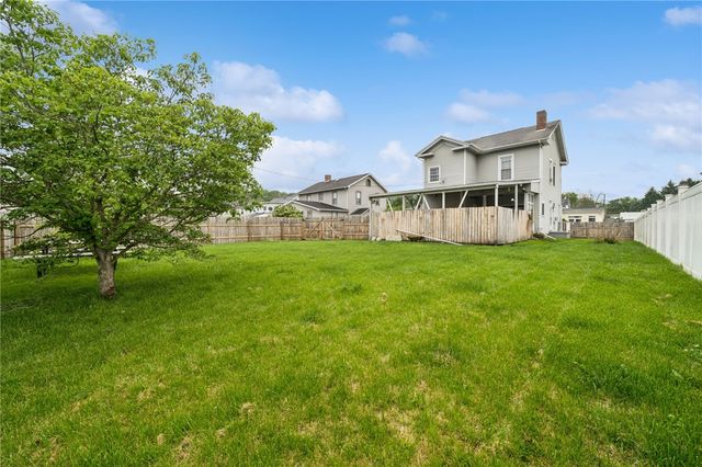 215 S 4TH, West Newton, PA 15089