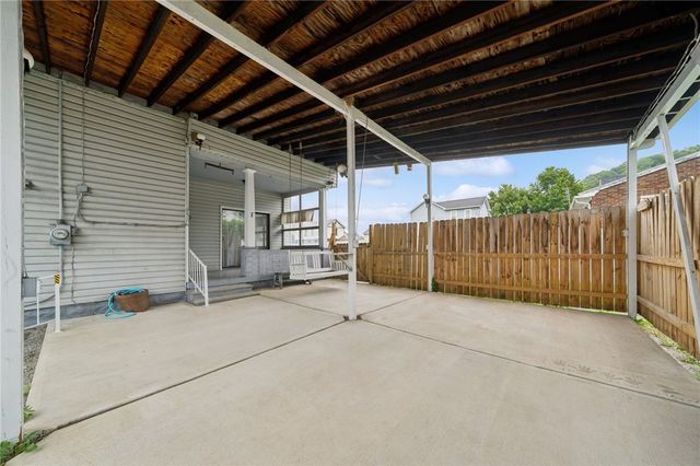215 S 4TH, West Newton, PA 15089