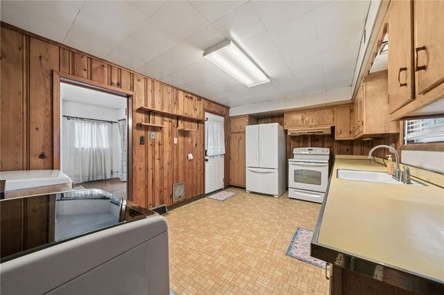 215 S 4TH, West Newton, PA 15089