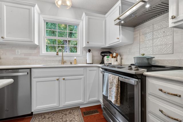 28 Santee Lakes Court, Elloree, SC 29047