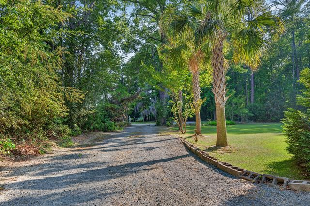 28 Santee Lakes Court, Elloree, SC 29047