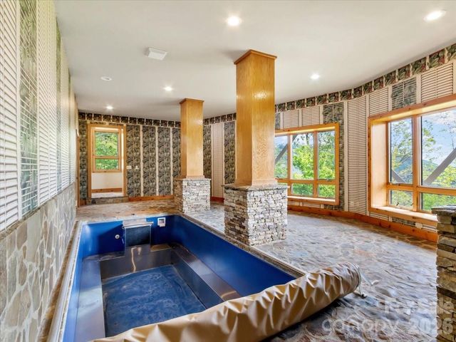 218 Slickrock Road, Burnsville, NC 28714