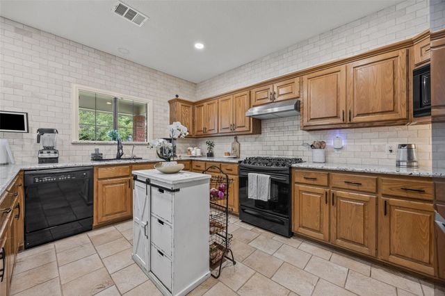 2000 Spinel RD, Pflugerville, TX 78660