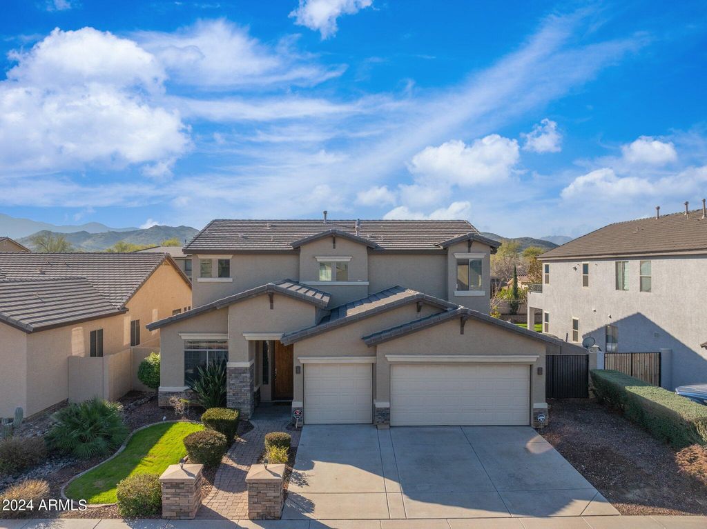 Image 1 of property listing at 4427 W SUMMERSIDE Road, Laveen, AZ 85339