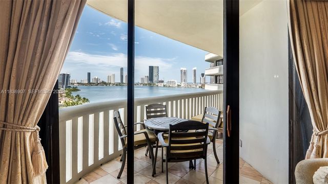 3000 Island Boulevard 1103, Aventura, FL 33160