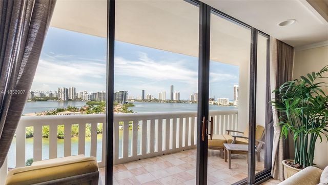 3000 Island Boulevard 1103, Aventura, FL 33160