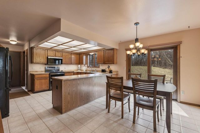 W275S4411 Green Country ROAD, Waukesha, WI 53189