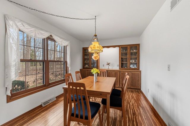 W275S4411 Green Country ROAD, Waukesha, WI 53189