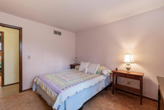 W275S4411 Green Country ROAD, Waukesha, WI 53189