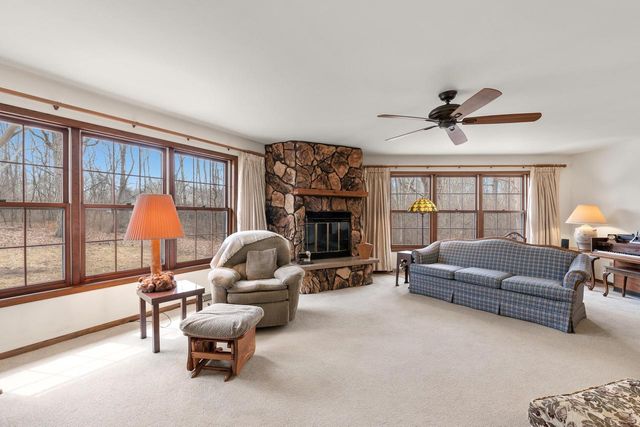W275S4411 Green Country ROAD, Waukesha, WI 53189