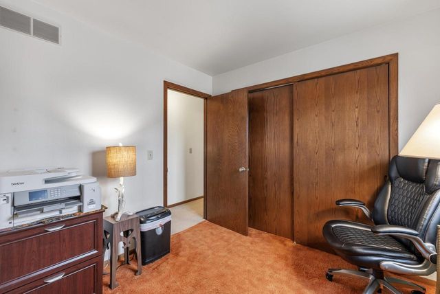 W275S4411 Green Country ROAD, Waukesha, WI 53189