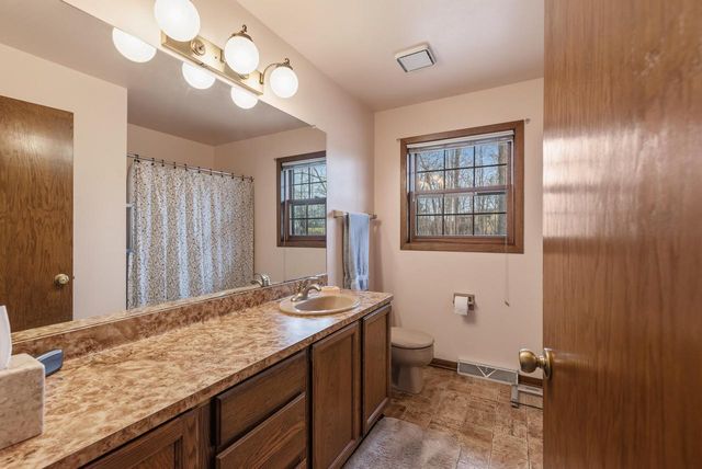 W275S4411 Green Country ROAD, Waukesha, WI 53189