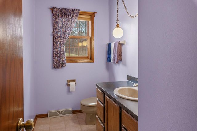 W275S4411 Green Country ROAD, Waukesha, WI 53189