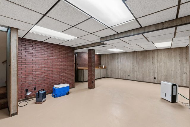 W275S4411 Green Country ROAD, Waukesha, WI 53189