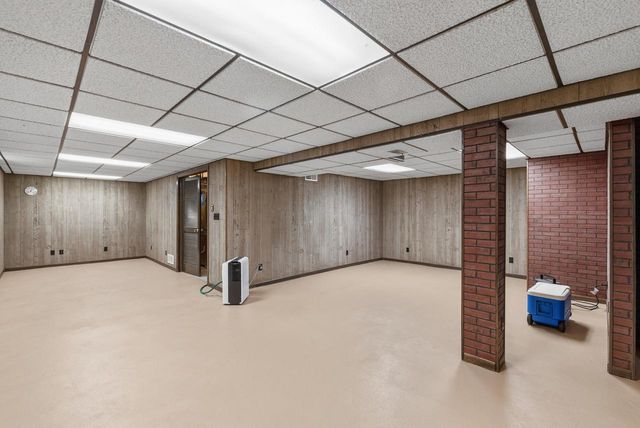 W275S4411 Green Country ROAD, Waukesha, WI 53189