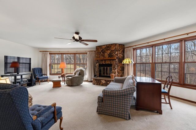 W275S4411 Green Country ROAD, Waukesha, WI 53189