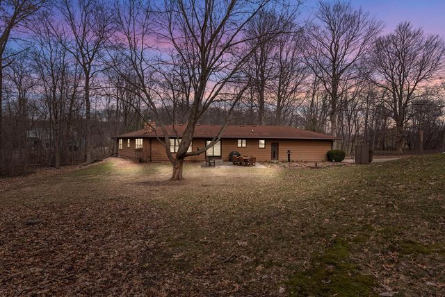 W275S4411 Green Country ROAD, Waukesha, WI 53189