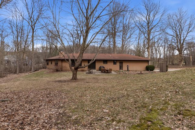 W275S4411 Green Country ROAD, Waukesha, WI 53189