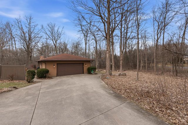 W275S4411 Green Country ROAD, Waukesha, WI 53189