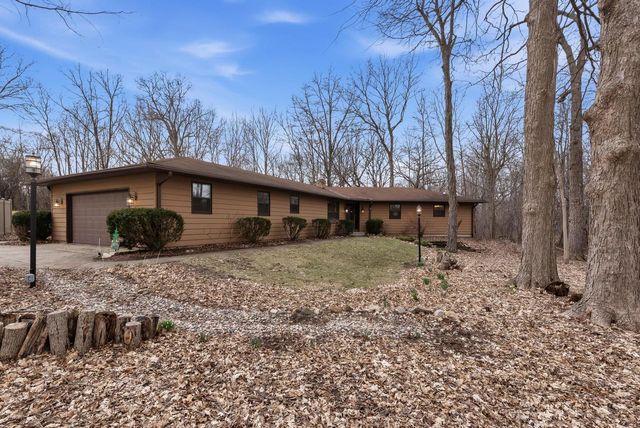 W275S4411 Green Country ROAD, Waukesha, WI 53189