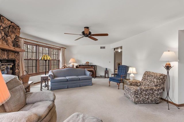 W275S4411 Green Country ROAD, Waukesha, WI 53189