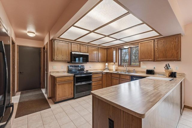 W275S4411 Green Country ROAD, Waukesha, WI 53189